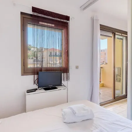 Lavandou - T2 In The Center - 200 M From The Sea شقة