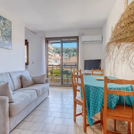 Lavandou - T2 In The Center - 200 M From The Sea * לה לבאנדו